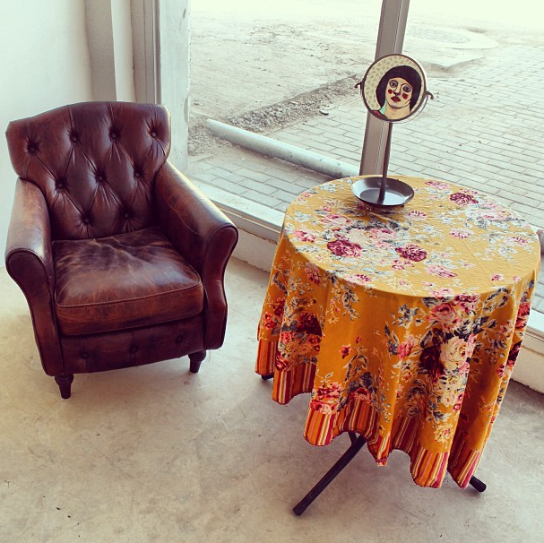 faisal al fouzan } in the photo room she's looking at you