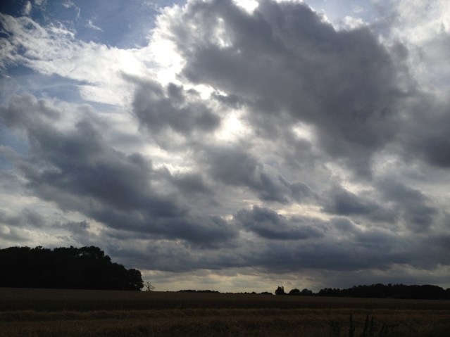 beautiful yet ominous clouds. i did the stupid-although very typical-thing and left the map that mark and zuzi provide their guests with at home. also, my phone had a less than 50% charge