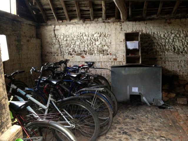 i started my second day at rose cottage with a short bike ride around the area. this is the bike shed where i borrowed my bike from. i rode past a couple of farms and a horse stable. and i also almost squashed this fella...