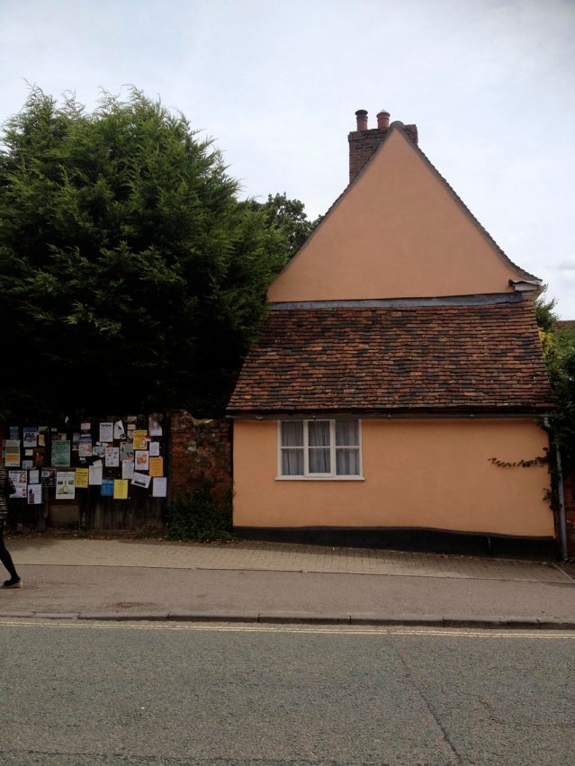 something about the notices on the fence and the clean facade of this little building appealed to my aesthetic sense