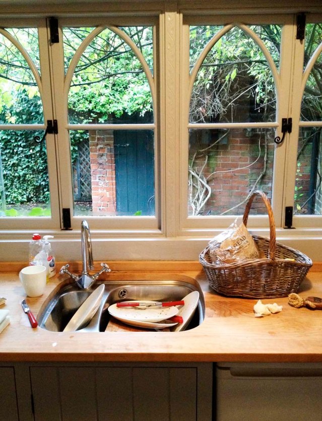 breakfast madness. this trip was so different from my august trip to suffolk. that one was peaceful, civilized, relaxing. this one on the other hand...