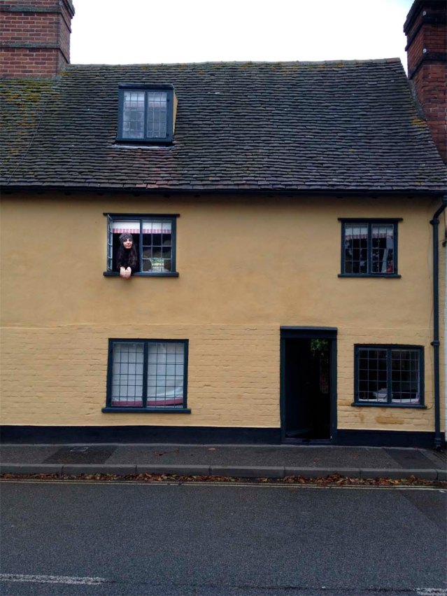 this is brook cottage. my sister, children and i stayed in this little home for two nights (my sister stayed for just one night, opting for a jay-zed concert in london instead). the facade of the cottage itself is quite unassuming. the back side however...