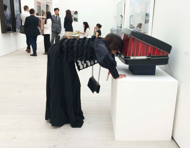 at the saatchi gallery n takes a gander at the theater inside the suitcase. or perhaps i should say 'theatre'