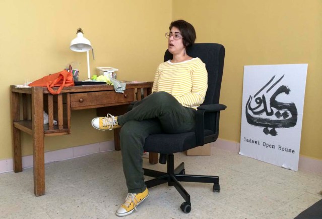 later this afternoon i met with lubna at her yadawi workspace. we had lunch later on at zaatar w zait in fahaheel. i know, middle of nowhere. but hopefully soon it'll be our little 'somewhere'