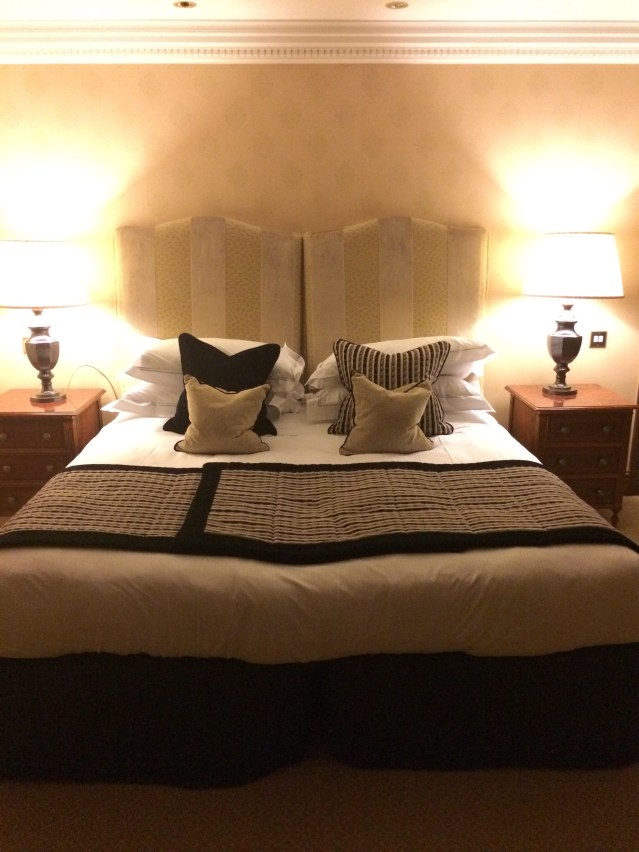 finally we ended the day at langshott manor. because they appreciate my love for the english countryside, nelli and tareq treated me to a stay at this surrey inn. it's so lovely and quaint (but is making me feel ever so lonely) and i'm sleeping in...