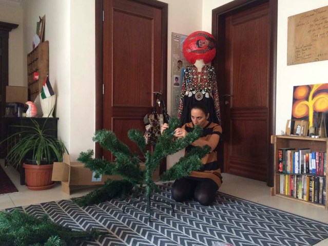 it starts to take form. it looks like i have a christmas tree set up already behind me