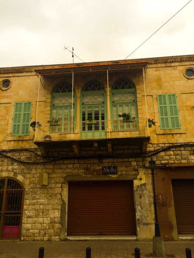just outside the men's studio is a building with this balcony. i crave this sort of architecture. it reminds me of some of kuwait's old colonial homes like the ones which make up the behbehani complex in watiyah