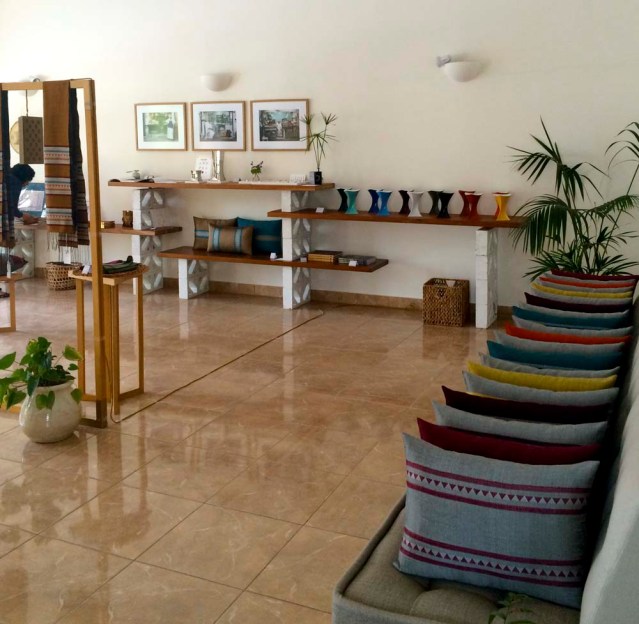 how lucky we are to have this delightful oasis in the midst of salmiya's hustle and bustle. located on a quiet street overlooking the gulf, zeri crafts could not have been located in a more apt location.