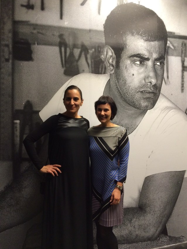 a hand-on-hip photo. heels bring out the diva in me, i'm sorry