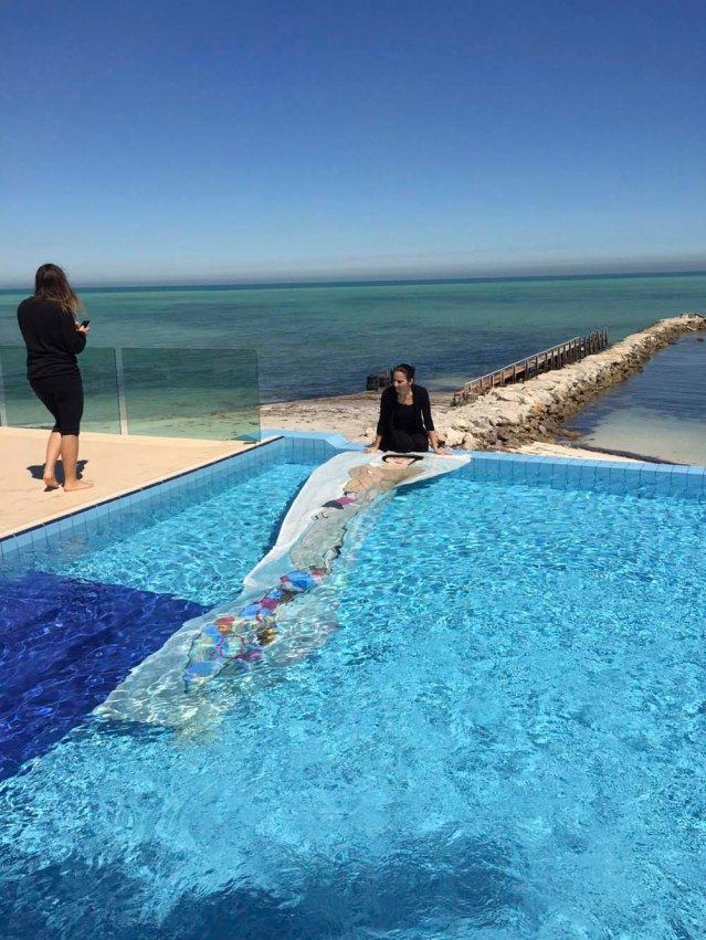 later on by the pool, the tapestry starts being a diva. photo by antonella