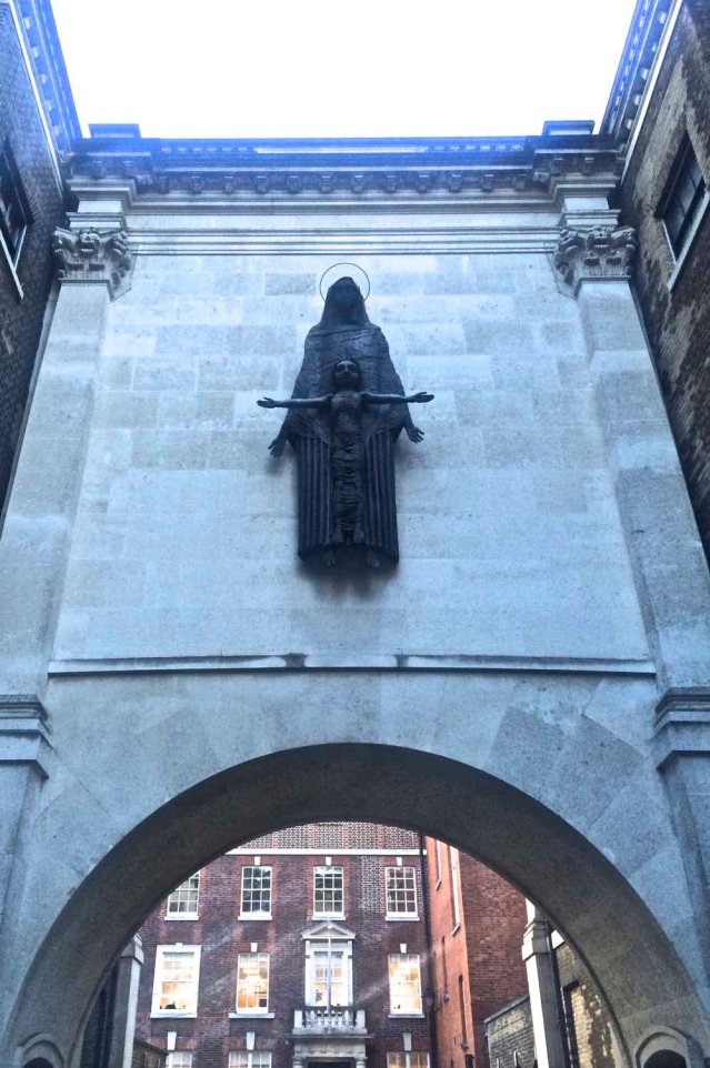 as we walked around town looking for a shisha place to cap the night, we walked past cavendish square