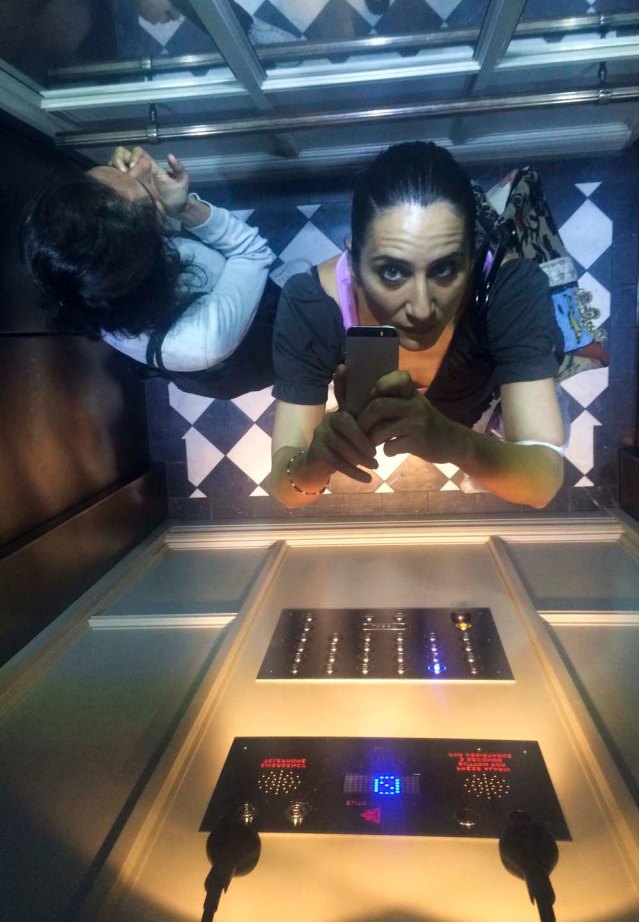 after saying goodbye to anna i met up with the bride-to-be. we bought rice and cake for the wedding and afterwards had a nice quiet dinner before going up to her room for a chat. i took this photo because i can't resist a mirror-ceilinged elevator