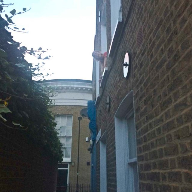 anna dora, anna dora! let me in!