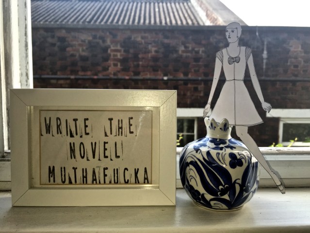 september 11 } eve gets up to her shenanigans on anna's windowsill