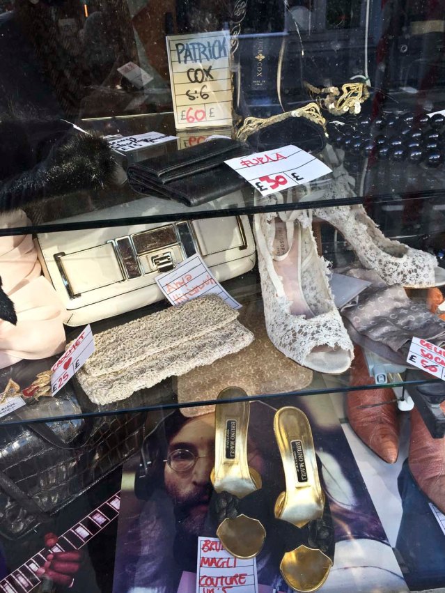 on my way to portobello road to meet my new friend graham day at his antiques stall, this window grabs my attention