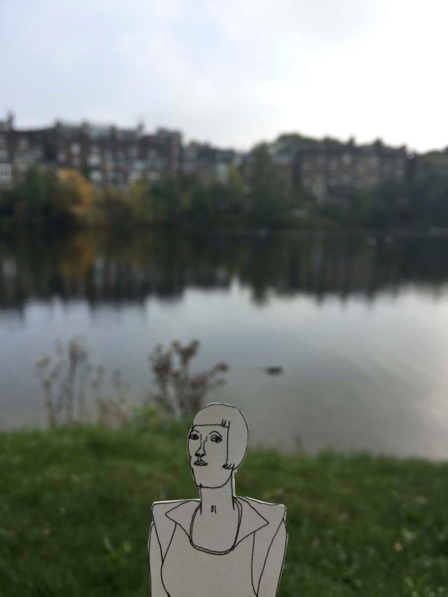 eve keeps me company. at the home i'm an odd person out; there were three couples who were on my tour. it kind of made me sad, but i was keen to enjoy the house nonetheless